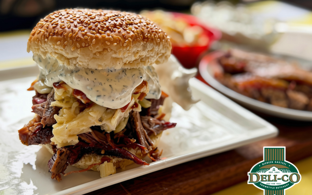 Naweek-spyskaart met Deli-co: Flenterborsstuk “toebroodjie” met ranch-sous en mac en kaas (brisket)