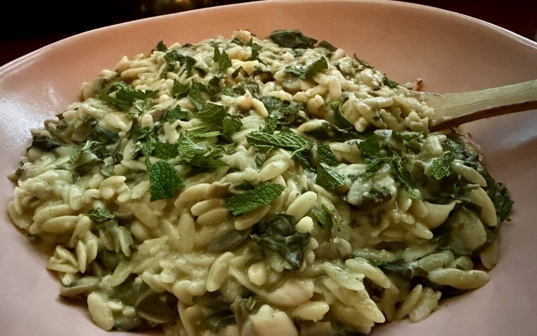 Naweekspyskaart: Orzo-slaai